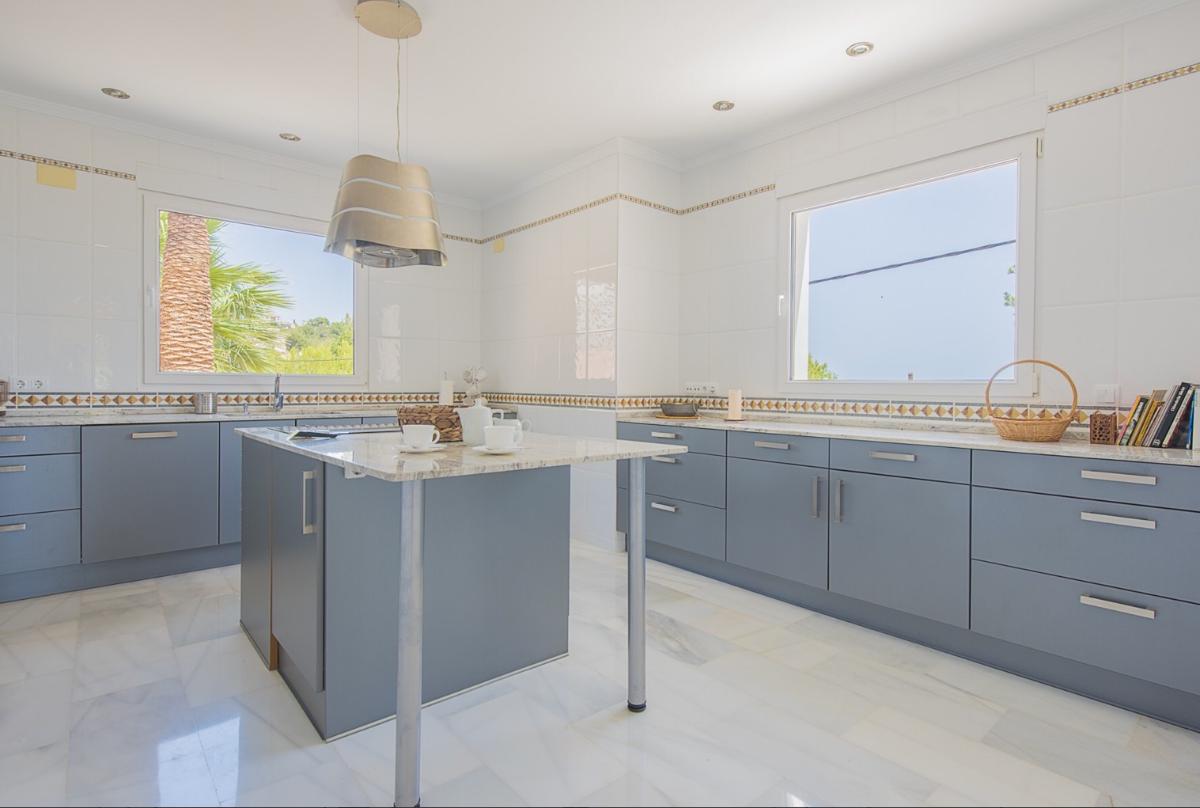 Villa a Calpe, Alicante, Spagna 3 camere da letto, 330 mq. N° 112861