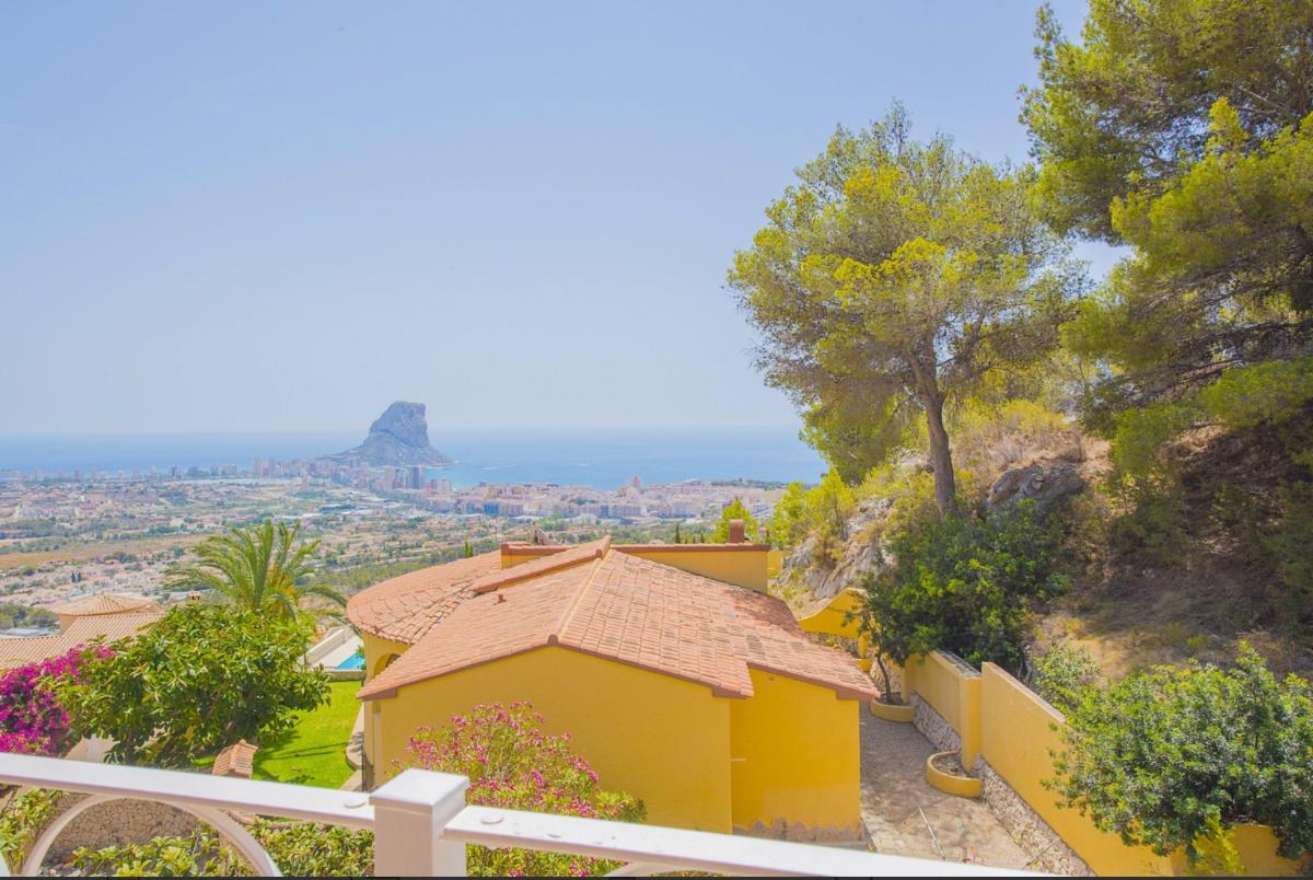 Villa a Calpe, Alicante, Spagna 3 camere da letto, 330 mq. N° 112861