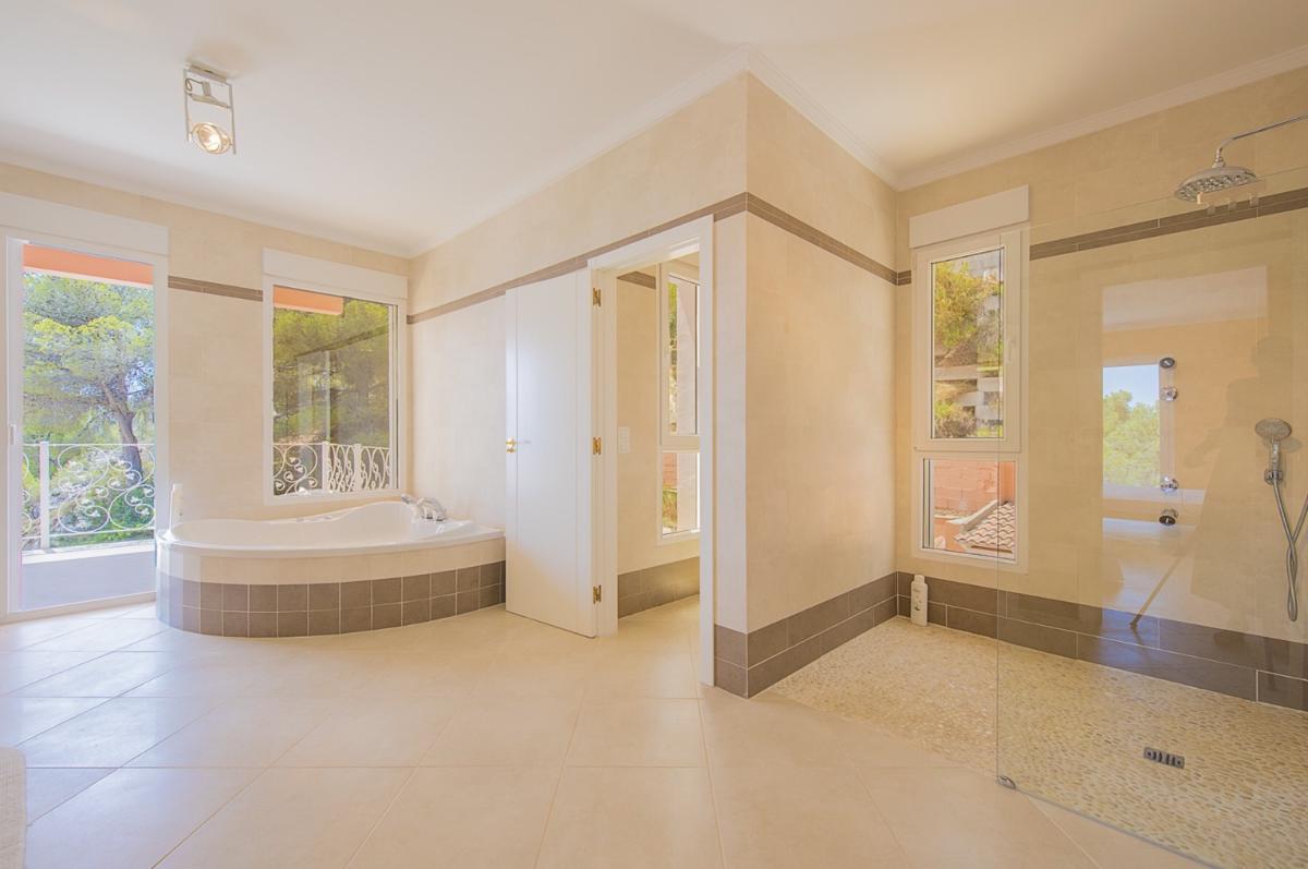 Villa a Calpe, Alicante, Spagna 3 camere da letto, 330 mq. N° 112861