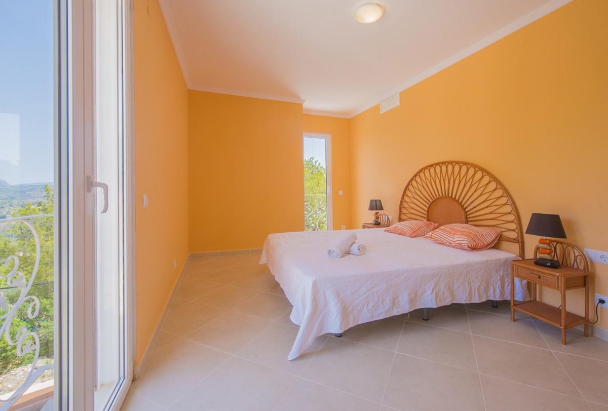 Villa a Calpe, Alicante, Spagna 3 camere da letto, 330 mq. N° 112861