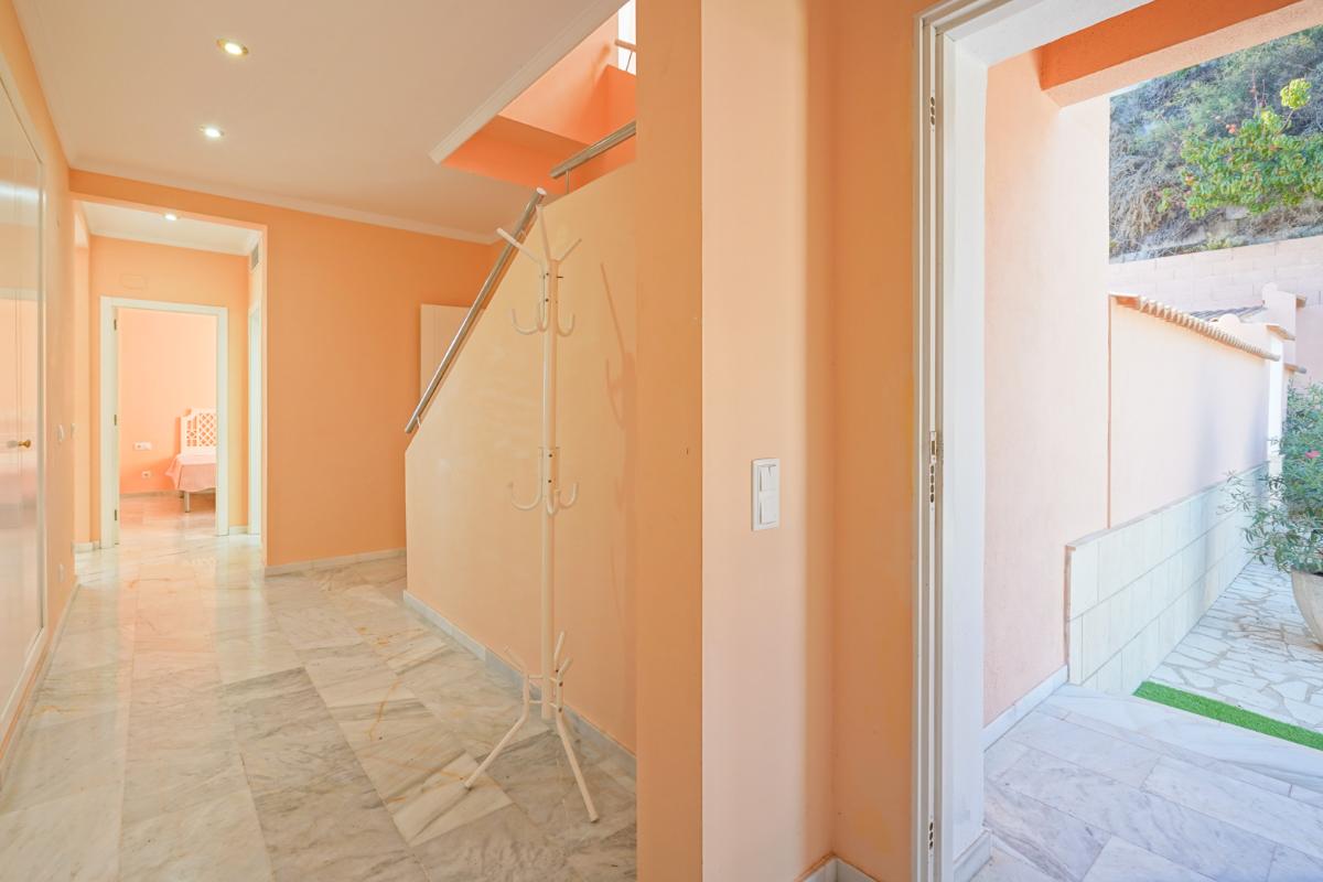 Villa a Calpe, Alicante, Spagna 3 camere da letto, 330 mq. N° 112861