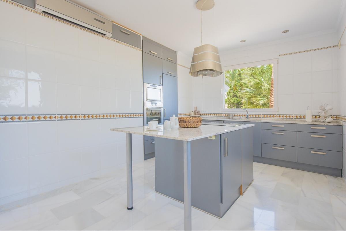 Villa a Calpe, Alicante, Spagna 3 camere da letto, 330 mq. N° 112861
