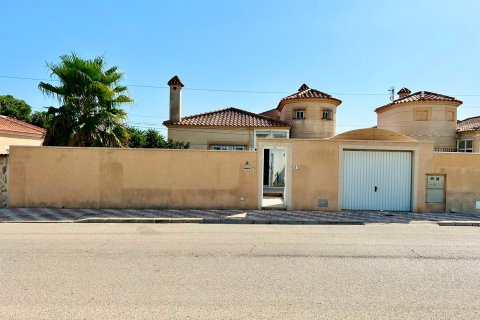 Villa for sale in Torrevieja, Alicante, Spain 3 bedrooms, 126 sq.m. No. 193808 - photo 4
