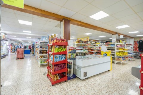 Продажа коммерческой недвижимости в Сьютаделья-де-Менорка, Менорка, Испания 638м2 №168389 - фото 5