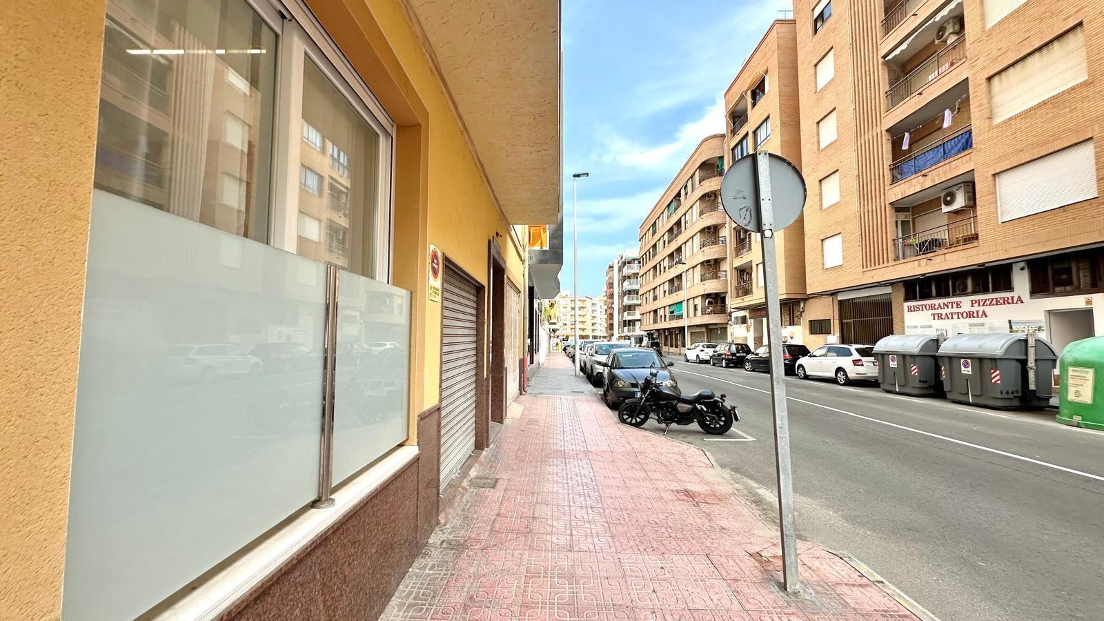 Apartment in Torrevieja, Alicante, Spain 2 bedrooms, 100 sq.m. No. 155675