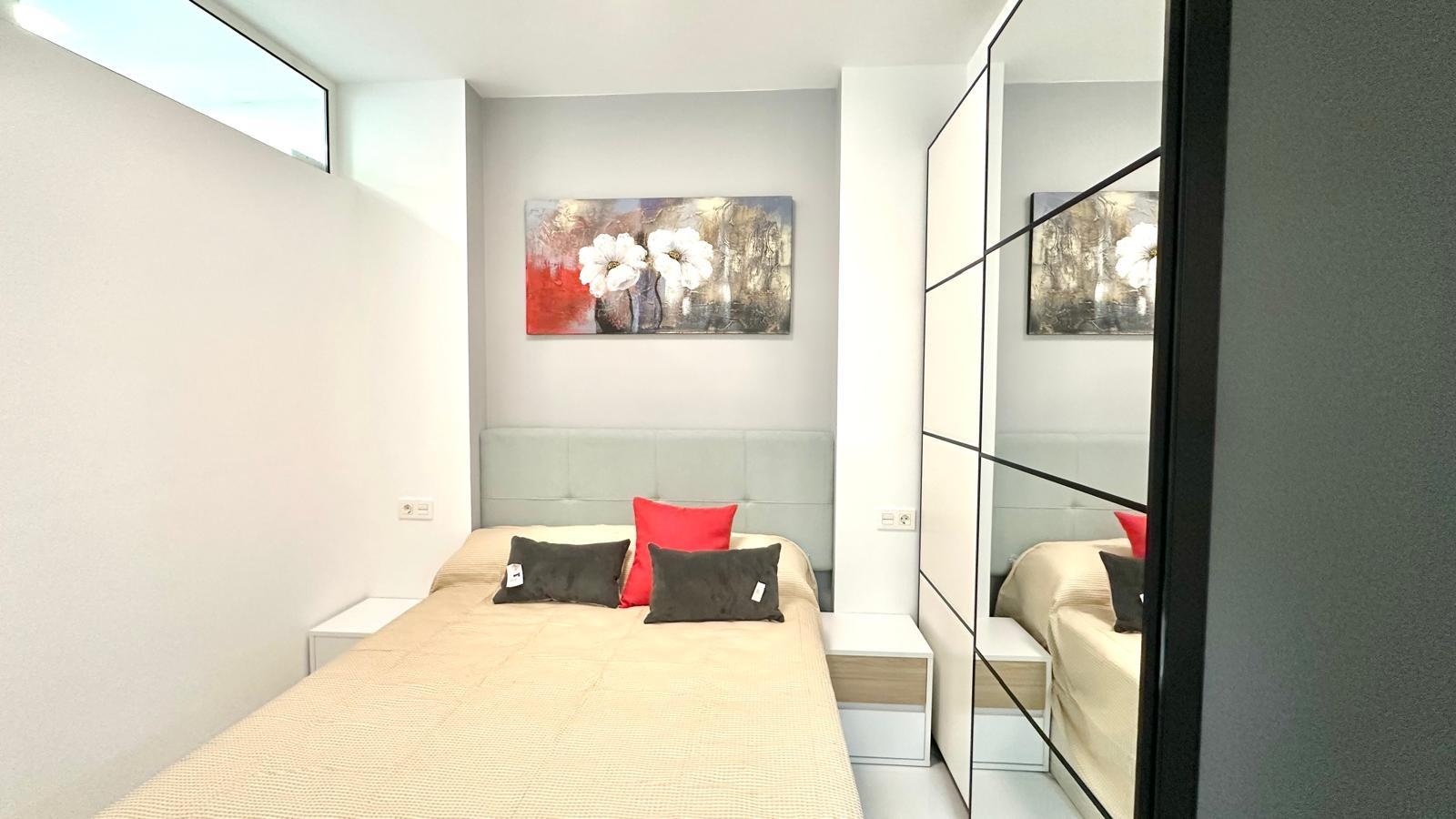 Apartment in Torrevieja, Alicante, Spain 2 bedrooms, 100 sq.m. No. 155675