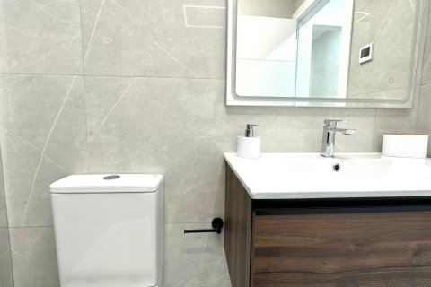 Lägenhet till salu i Torrevieja, Alicante, Spanien 2 sovrum, 100 kvm. Nr. 155675 - foto 29