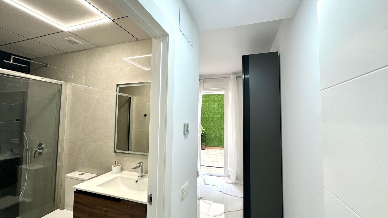 Apartment in Torrevieja, Alicante, Spain 2 bedrooms, 100 sq.m. No. 155675