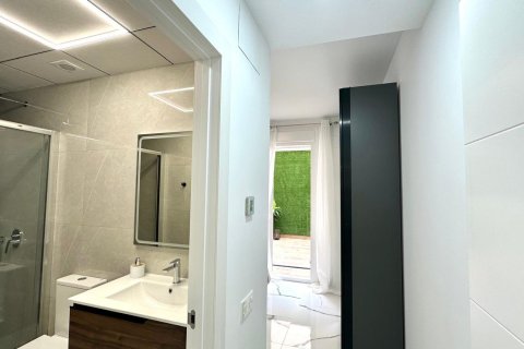 Lägenhet till salu i Torrevieja, Alicante, Spanien 2 sovrum, 100 kvm. Nr. 155675 - foto 28