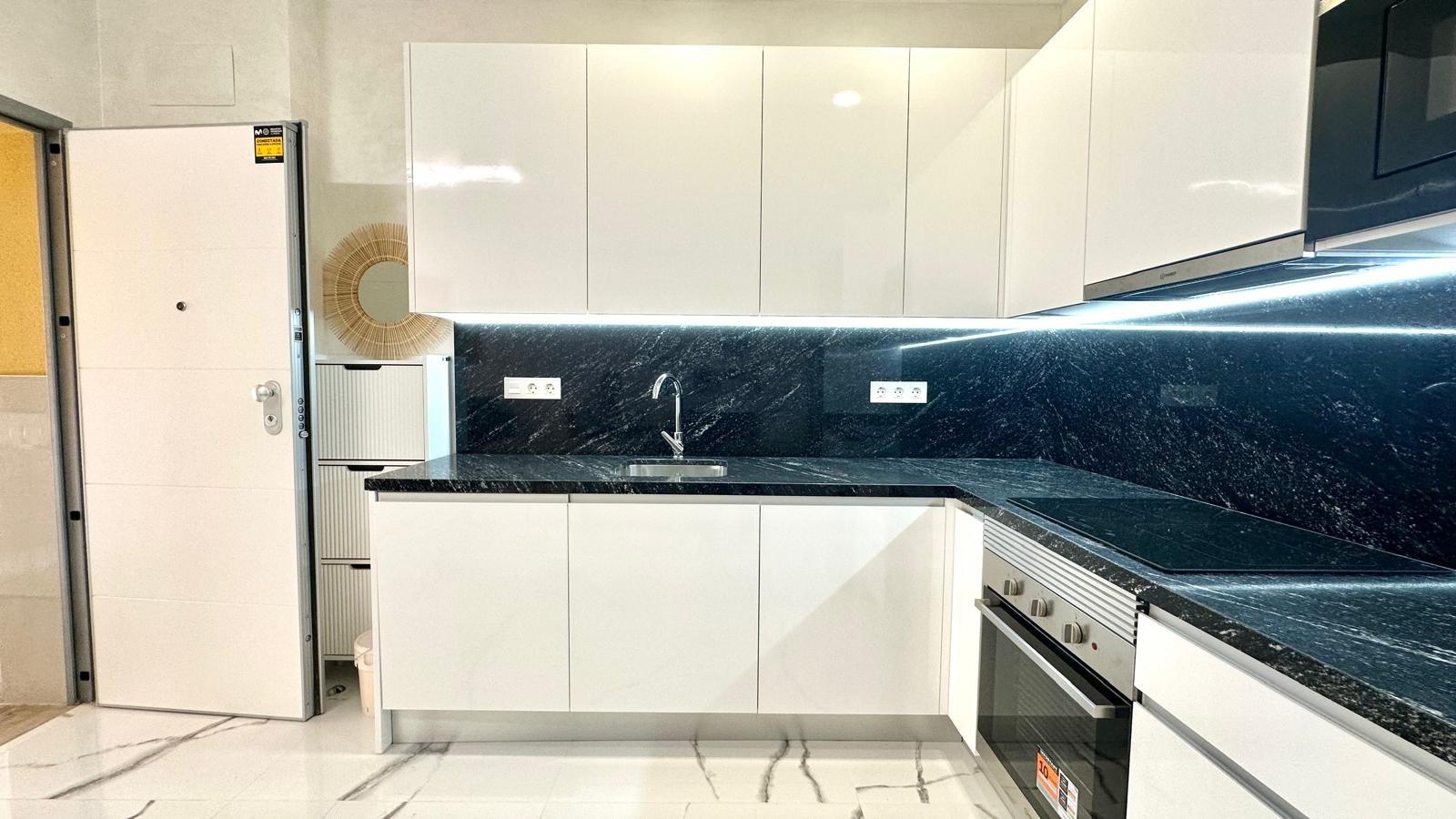 Apartment in Torrevieja, Alicante, Spain 2 bedrooms, 100 sq.m. No. 155675