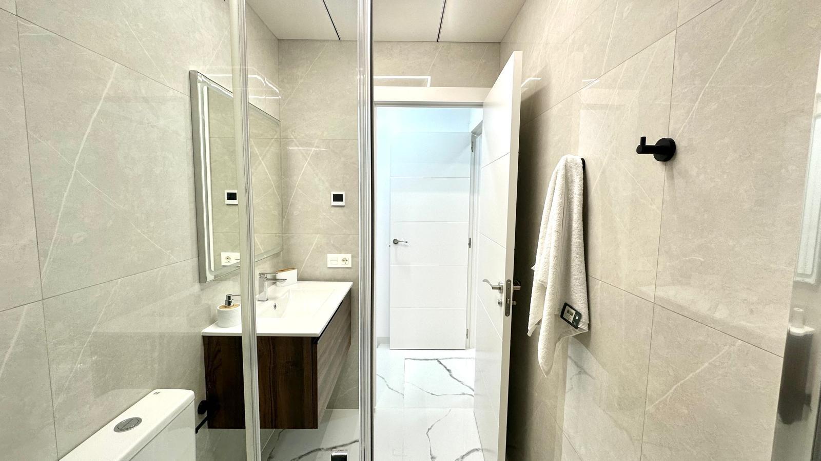 Apartment in Torrevieja, Alicante, Spain 2 bedrooms, 100 sq.m. No. 155675