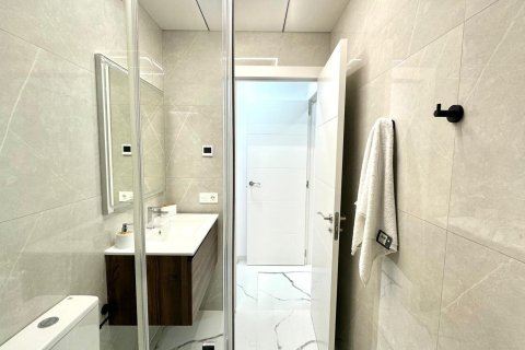 Lägenhet till salu i Torrevieja, Alicante, Spanien 2 sovrum, 100 kvm. Nr. 155675 - foto 25