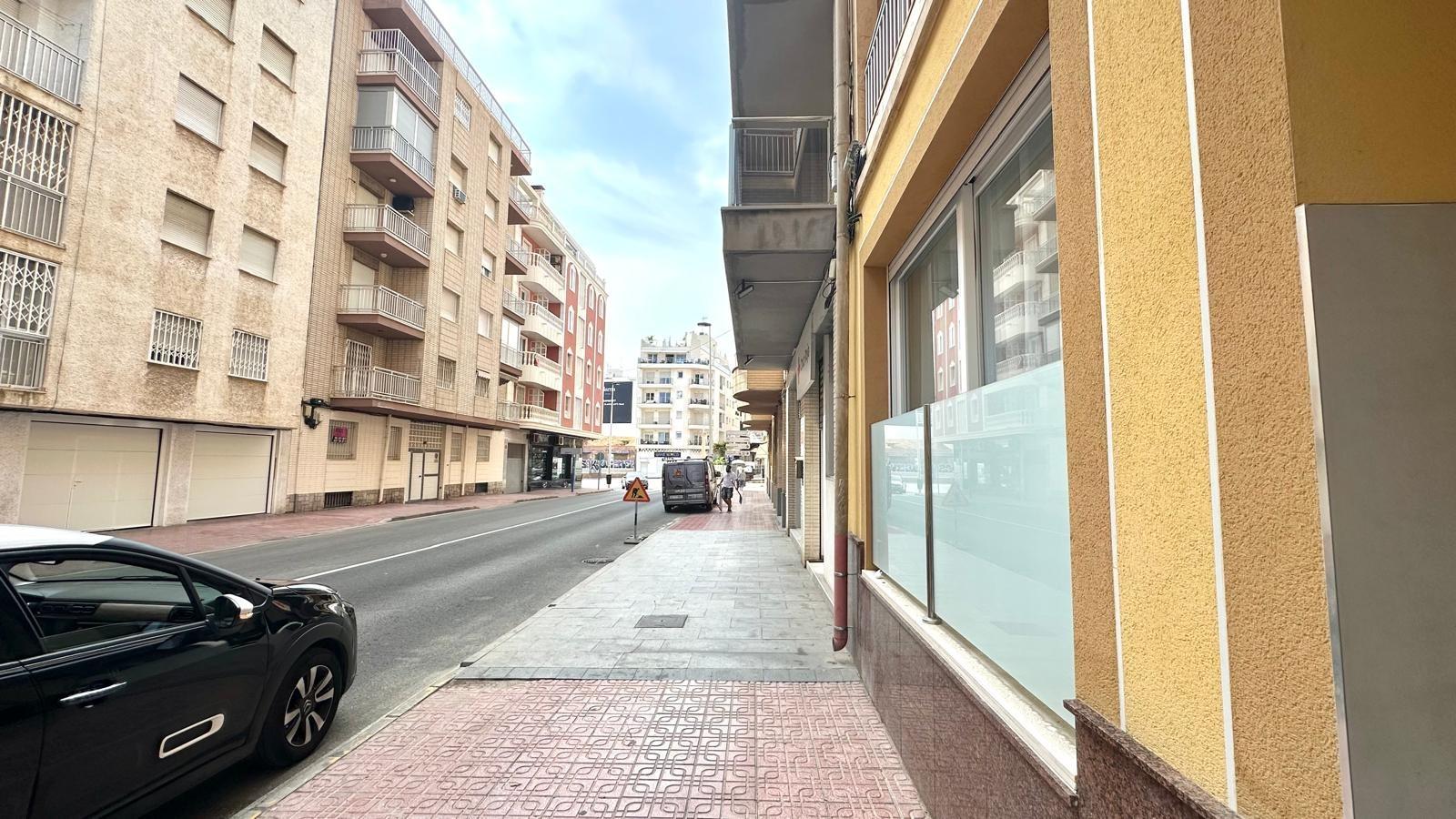 Apartment in Torrevieja, Alicante, Spain 2 bedrooms, 100 sq.m. No. 155675