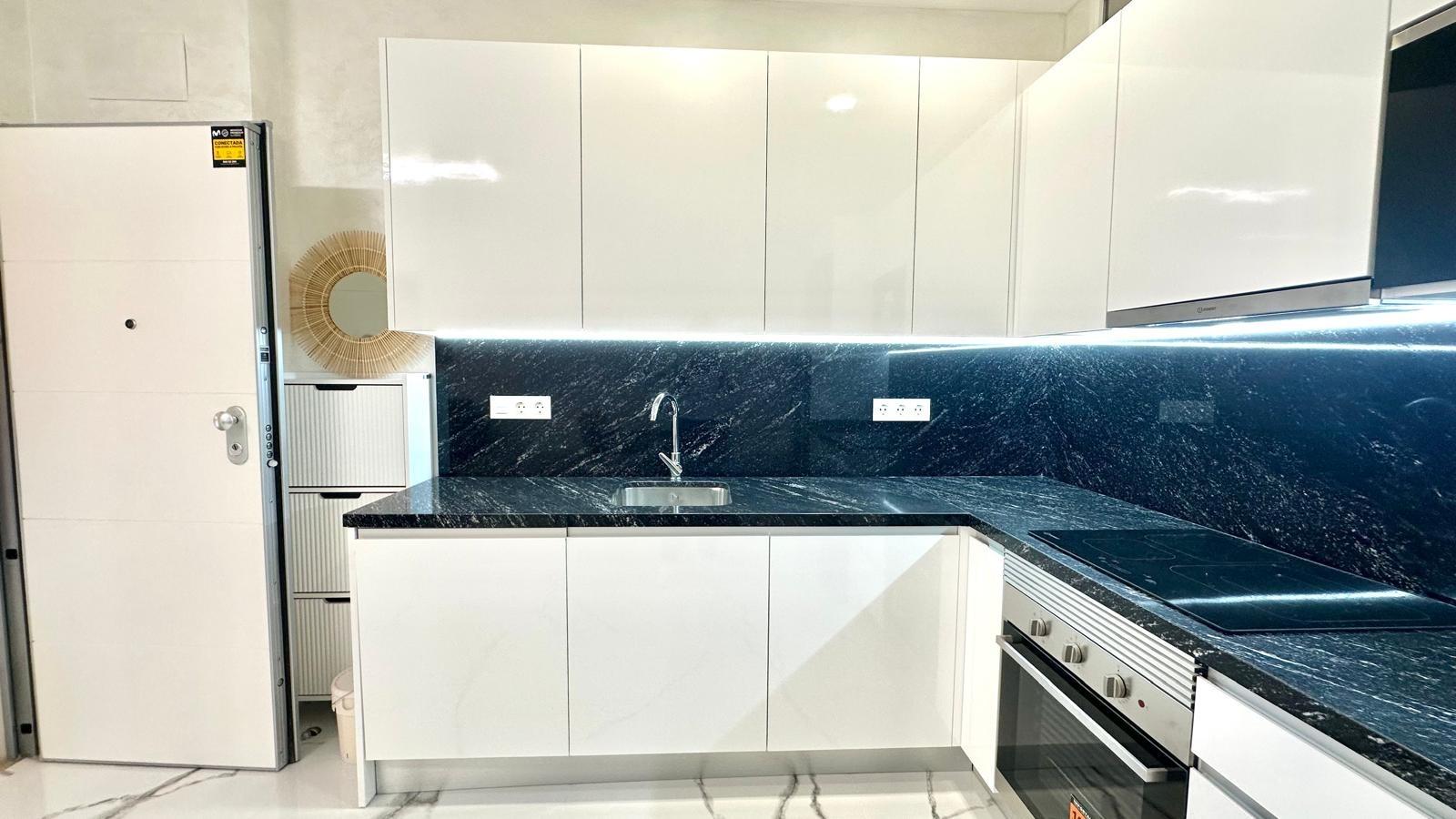 Apartment in Torrevieja, Alicante, Spain 2 bedrooms, 100 sq.m. No. 155675