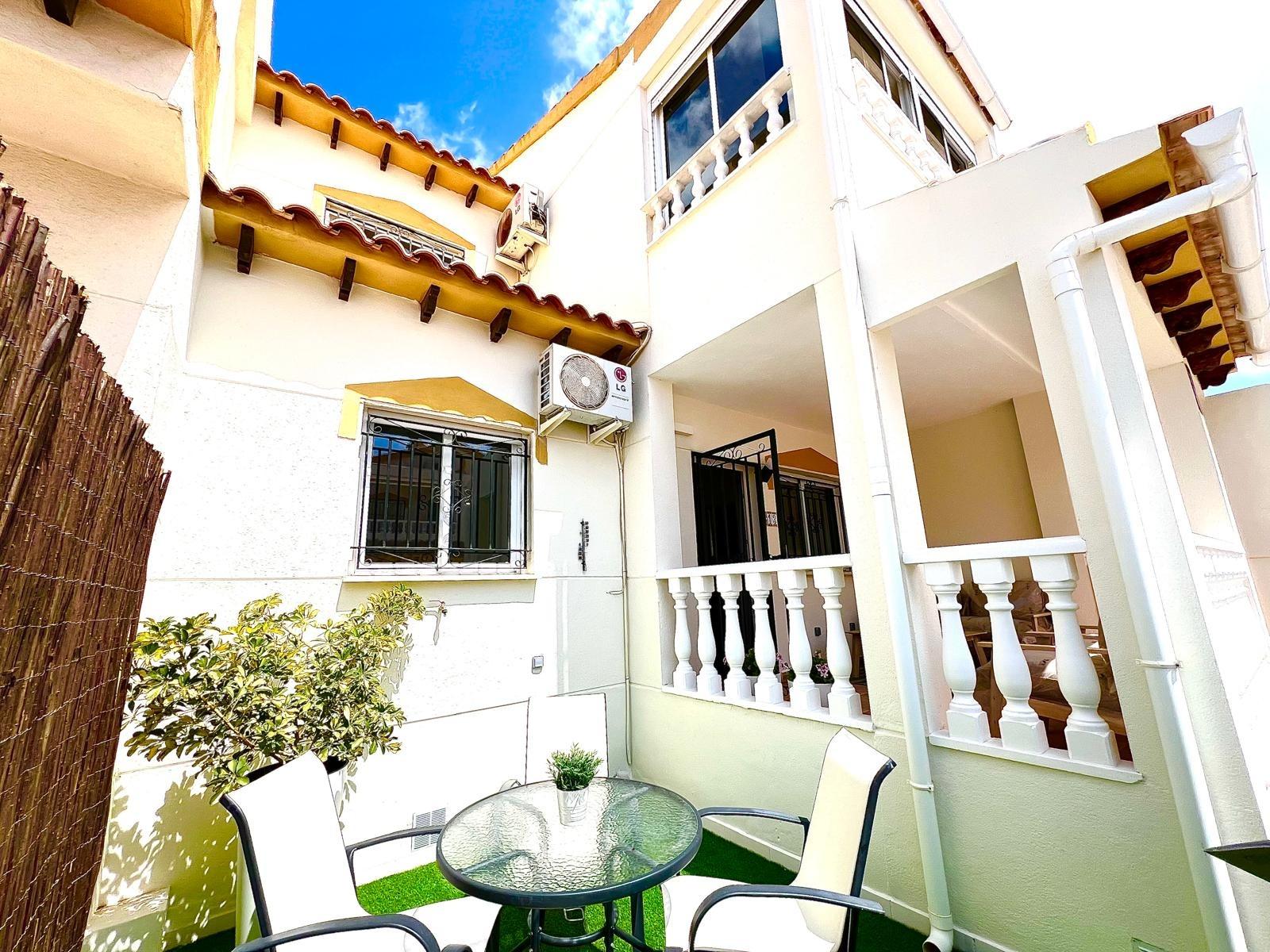 Villetta a schiera a Orihuela, Alicante, Spagna 3 camere da letto, 90 mq. N° 155679