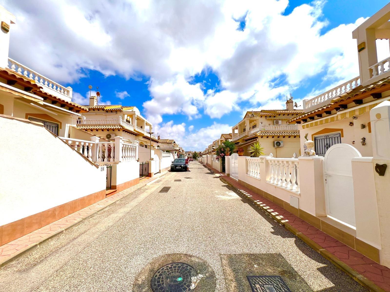 Villetta a schiera a Orihuela, Alicante, Spagna 3 camere da letto, 90 mq. N° 155679