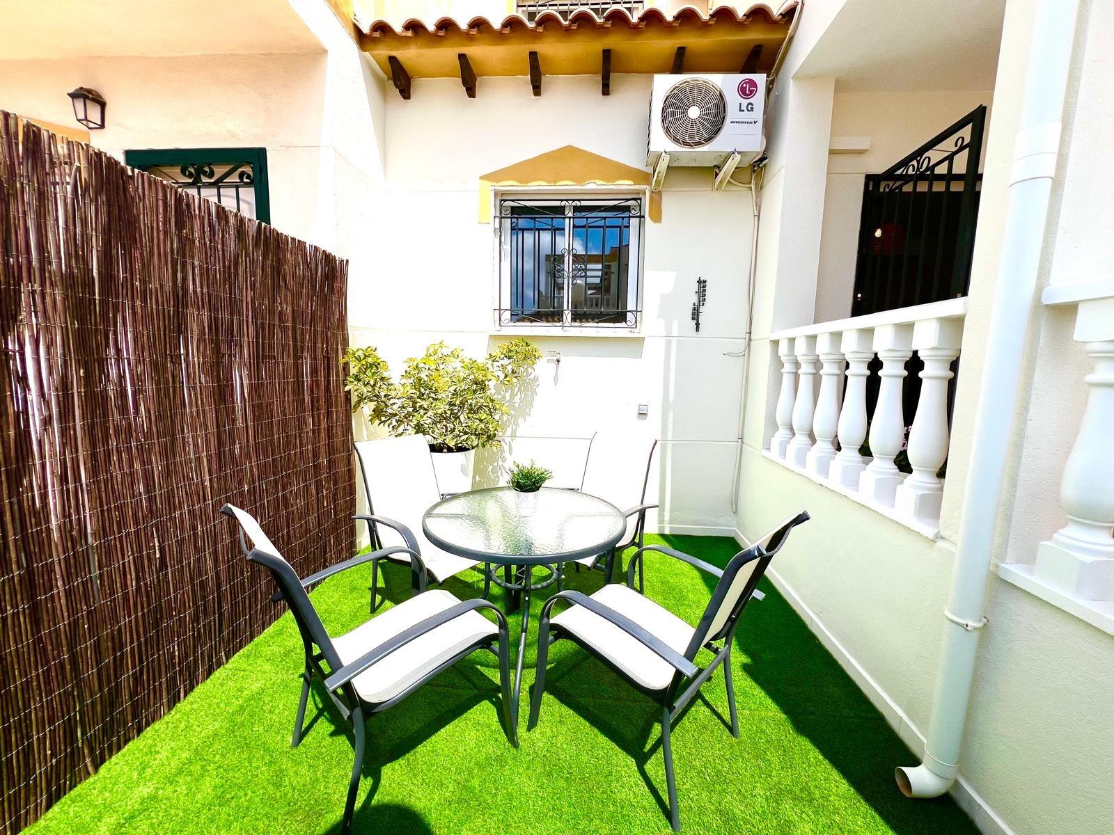 Villetta a schiera a Orihuela, Alicante, Spagna 3 camere da letto, 90 mq. N° 155679