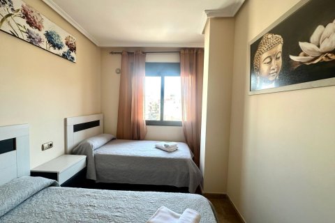 Apartament w Torrevieja, Alicante, Hiszpania 4 sypialnie, 130 mkw. nr 155678 – zdjęcie 20