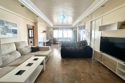 Apartament w Torrevieja, Alicante, Hiszpania 4 sypialnie, 130 mkw. nr 155678 – zdjęcie 3