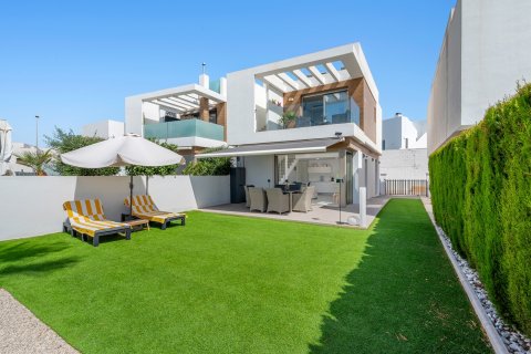 Villa a Villamartin, Alicante, Spagna 3 camere da letto, 116 mq. N° 196192