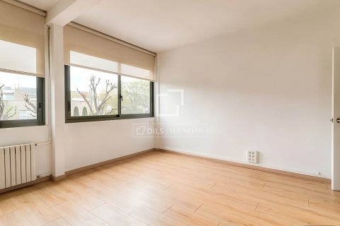 Apartment for sale in Barcelona, Spain 4 bedrooms, 125 sq.m. No. 164619 - photo 20