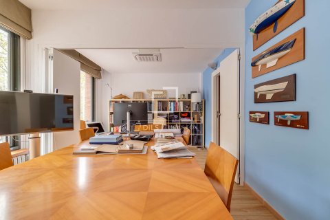 Продажа квартиры в Барселона, Испания 4 спальни, 125м2 №164619 - фото 8