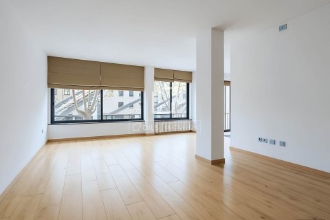 Apartment for sale in Barcelona, Spain 4 bedrooms, 125 sq.m. No. 164619 - photo 18
