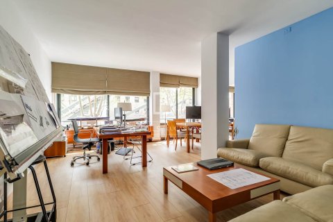 Продажа квартиры в Барселона, Испания 4 спальни, 125м2 №164619 - фото 10