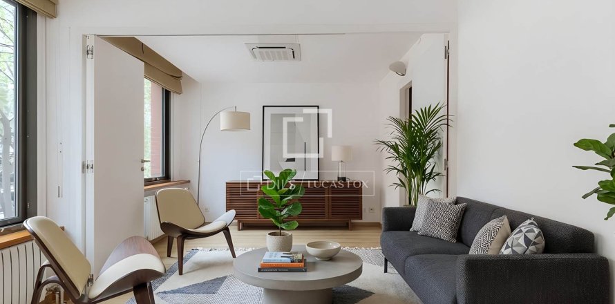 Apartment in Barcelona, Spain 4 bedrooms, 125 sq.m. No. 164619
