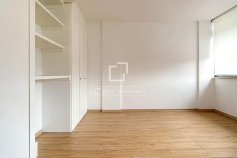 Apartment for sale in Barcelona, Spain 4 bedrooms, 125 sq.m. No. 164619 - photo 21