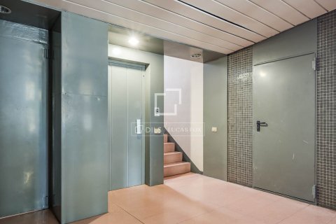 Продажа квартиры в Барселона, Испания 4 спальни, 125м2 №164619 - фото 15