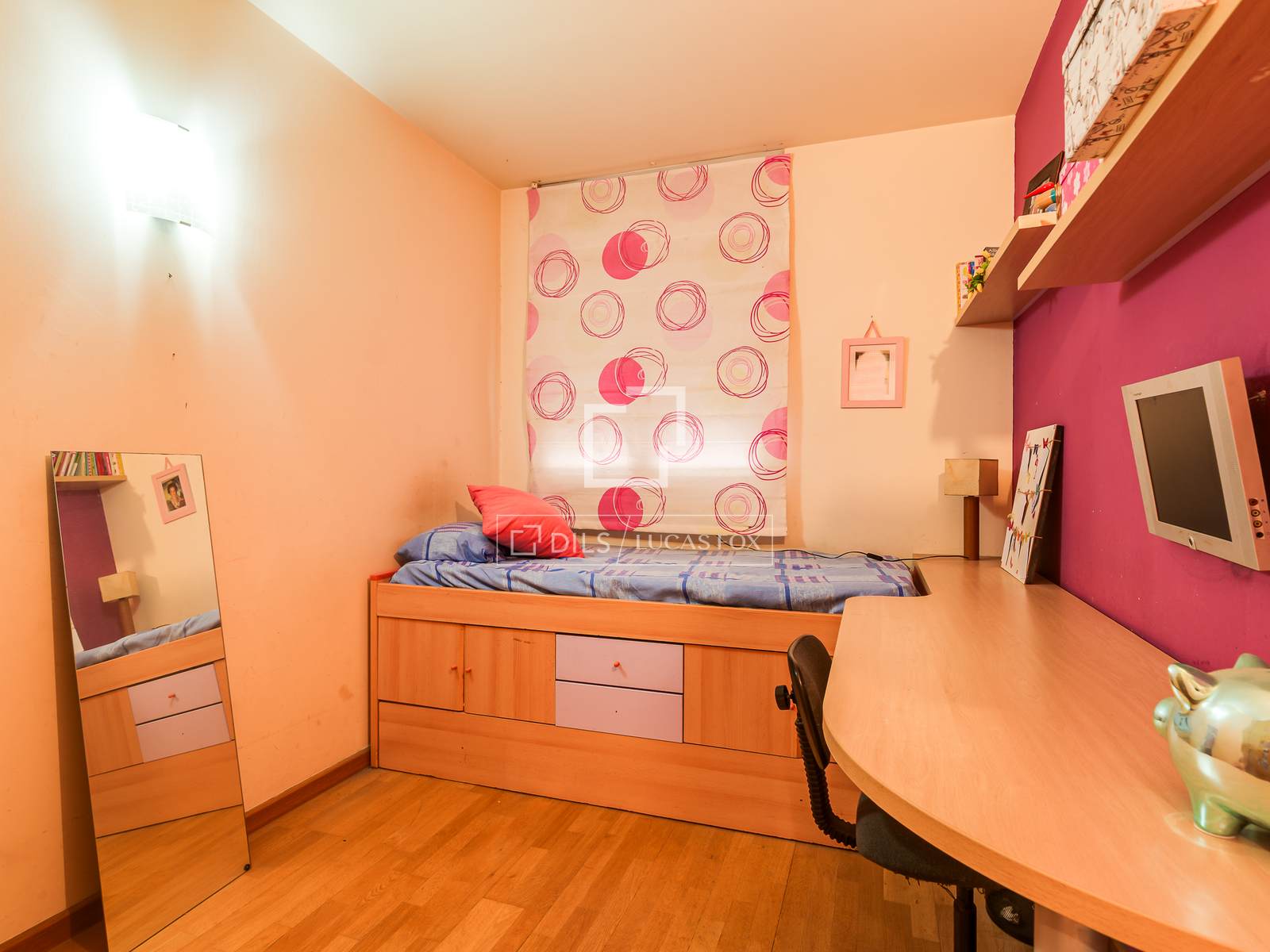 Apartment in Barcelona, Spain 4 bedrooms, 122 sq.m. No. 164617