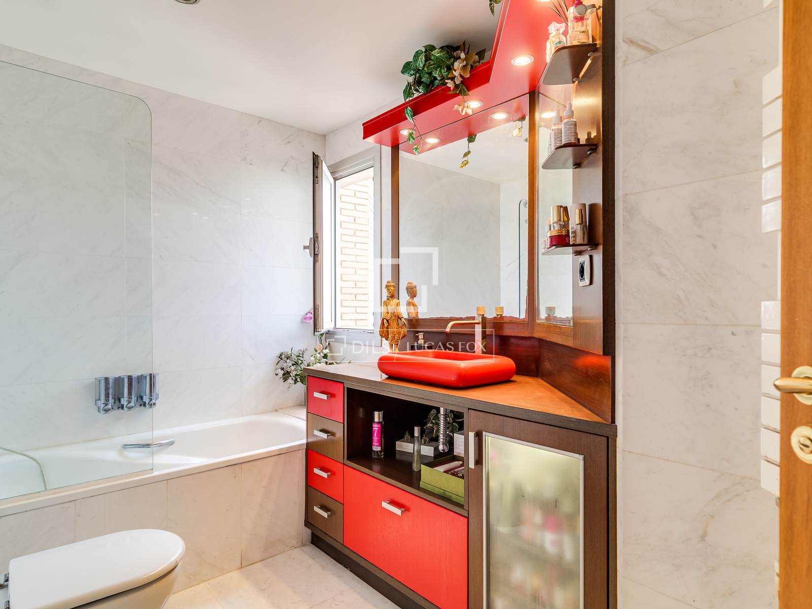Apartment in Barcelona, Spain 4 bedrooms, 122 sq.m. No. 164617