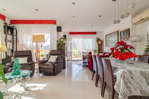 Villa for sale in Vilassar de Dalt, Barcelona, Spain 4 bedrooms, 231 sq.m. No. 164615 - photo 3