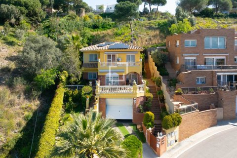 Villa in Vilassar de Dalt, Barcelona, Spain 4 bedrooms, 231 sq.m. No. 164615