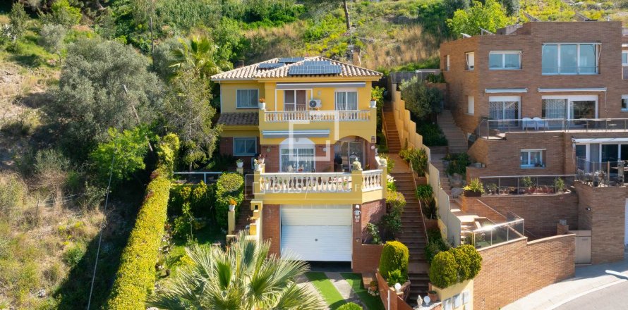 Villa in Vilassar de Dalt, Barcelona, Spain 4 bedrooms, 231 sq.m. No. 164615