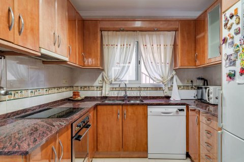 Villa for sale in Vilassar de Dalt, Barcelona, Spain 4 bedrooms, 231 sq.m. No. 164615 - photo 16