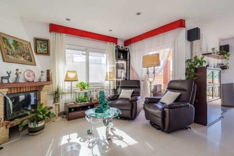 Villa for sale in Vilassar de Dalt, Barcelona, Spain 4 bedrooms, 231 sq.m. No. 164615 - photo 9