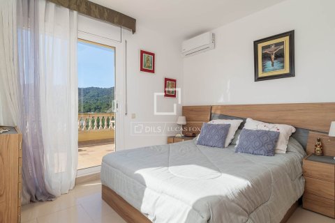 Villa for sale in Vilassar de Dalt, Barcelona, Spain 4 bedrooms, 231 sq.m. No. 164615 - photo 5