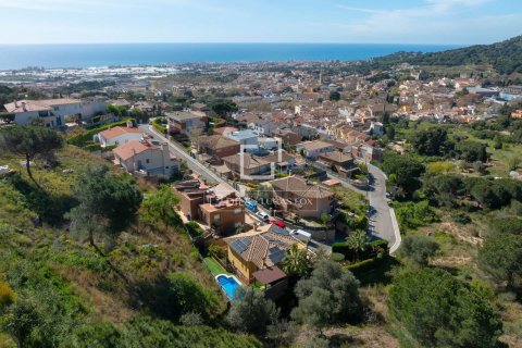 Villa for sale in Vilassar de Dalt, Barcelona, Spain 4 bedrooms, 231 sq.m. No. 164615 - photo 4