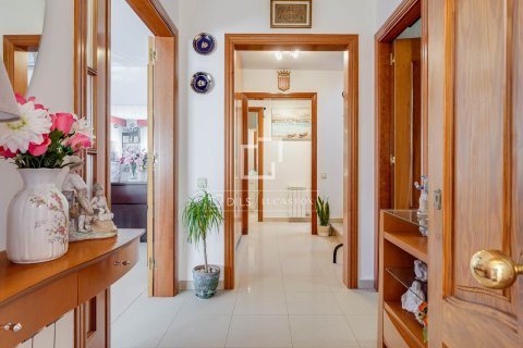 Villa for sale in Vilassar de Dalt, Barcelona, Spain 4 bedrooms, 231 sq.m. No. 164615 - photo 7