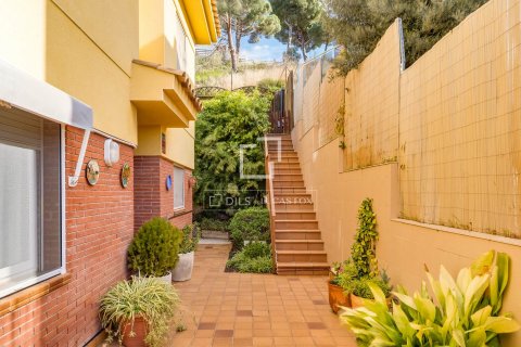 Villa for sale in Vilassar de Dalt, Barcelona, Spain 4 bedrooms, 231 sq.m. No. 164615 - photo 29
