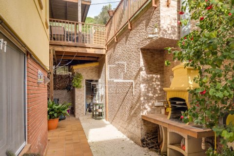 Villa for sale in Vilassar de Dalt, Barcelona, Spain 4 bedrooms, 231 sq.m. No. 164615 - photo 19