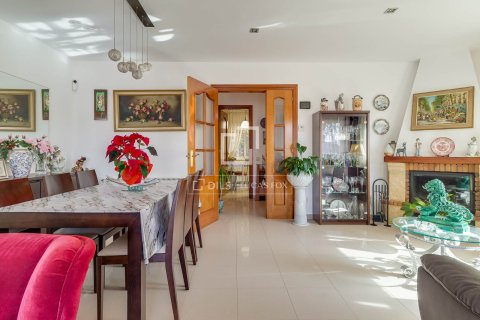 Villa for sale in Vilassar de Dalt, Barcelona, Spain 4 bedrooms, 231 sq.m. No. 164615 - photo 11