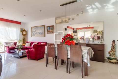 Villa for sale in Vilassar de Dalt, Barcelona, Spain 4 bedrooms, 231 sq.m. No. 164615 - photo 8