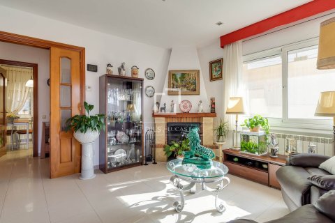 Villa for sale in Vilassar de Dalt, Barcelona, Spain 4 bedrooms, 231 sq.m. No. 164615 - photo 13