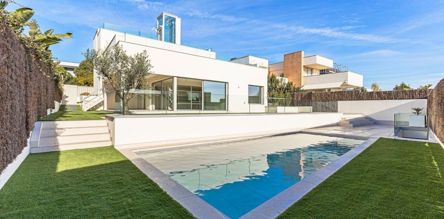 Dom w Sitges, Barcelona, Hiszpania 5 sypialni, 561 mkw. nr 161556