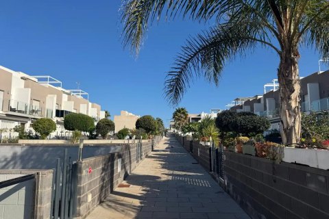 Townhouse for sale in Torrevieja, Alicante, Spain 2 bedrooms, 94 sq.m. No. 189913 - photo 3