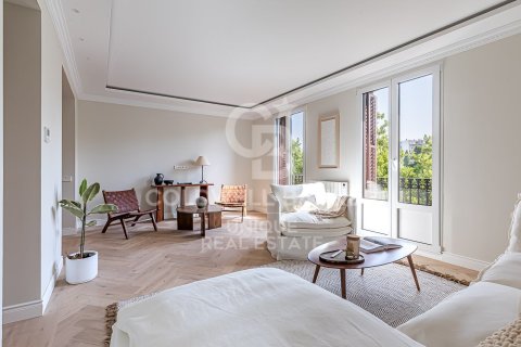 Apartamento en venta en Madrid, España 3 dormitorios, 153 m2 No. 157200 - foto 2