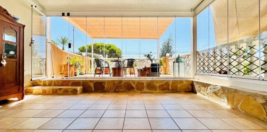 Apartment in Calpe, Alicante, Spain 3 bedrooms, 240 sq.m. No. 165157